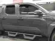 2024 Toyota Tacoma SR5 z VIN 3TMLB5JN7RM065128, wystawiony jako IAAI lot #42327526 z przebiegiem 8 385 mil mil oraz . Historia ofert i sprzedaży dostępna na DreamBid. Obrazek 13.