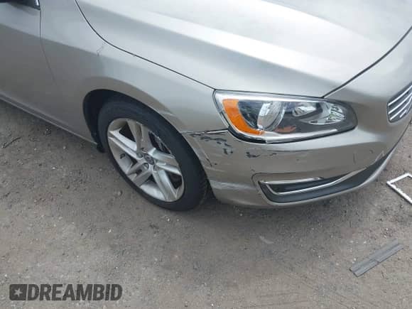 2015 Volvo S60 T5 Premier с VIN YV1612TB9F1302898, выставлен на аукционе IAAI как лот 42616685 с пробегом 34 446 миль миль и . История ставок и продаж доступна на DreamBid. Изображение 6.