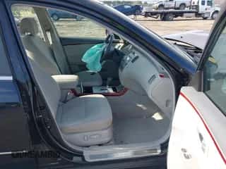 2007 Hyundai Azera GLS z VIN KMHFC46D27A222526, wystawiony jako IAAI lot #41222828 z przebiegiem 178 845 mil mil oraz . Historia ofert i sprzedaży dostępna na DreamBid. Obrazek 5.