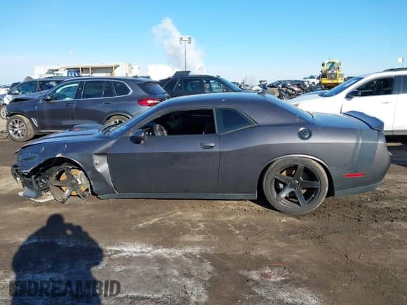 2016 Dodge Challenger R/T Scat Pack z VIN 2C3CDZFJ1GH249729, wystawiony jako IAAI lot #41589369 z przebiegiem 44 555 mil mil oraz . Historia ofert i sprzedaży dostępna na DreamBid. Obrazek 14.