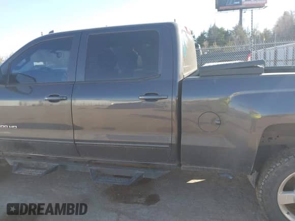 2016 Chevrolet Silverado 2500HD LT z VIN 1GC1KVEG0GF173204, wystawiony jako IAAI lot #41750855 z przebiegiem 408 730 mil mil oraz . Historia ofert i sprzedaży dostępna na DreamBid. Obrazek 14.
