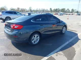 2017 Chevrolet Cruze LT z VIN 1G1BE5SM2H7191441, wystawiony jako IAAI lot #42098612 z przebiegiem 106 043 mil mil oraz . Historia ofert i sprzedaży dostępna na DreamBid. Obrazek 4.