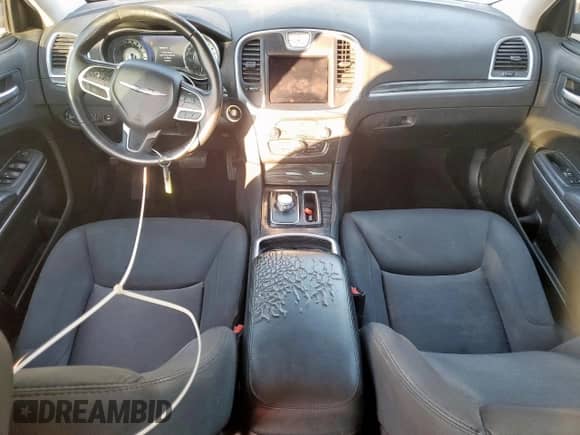 2018 Chrysler 300 Touring L с VIN 2C3CCAAG6JH250172, выставлен на аукционе Copart как лот 80281415 с пробегом 143 433 миль миль и Списание • Salvage title. История ставок и продаж доступна на DreamBid. Изображение 8.