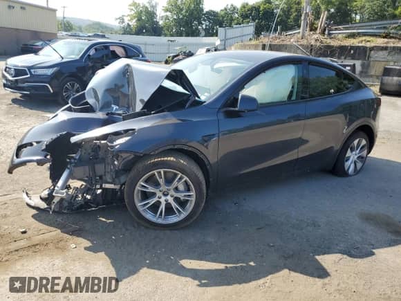 2024 Tesla Model Y Long Range with VIN 7SAYGDEE0RA248628, listed as a Copart auction lot 68287814 with Not provided miles and Salvage title. Bid and sale history available at DreamBid. Image 1.