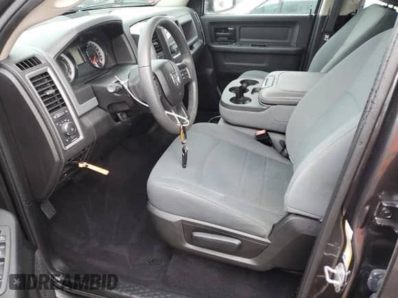 2020 Ram 1500 Express z VIN 3C6RR6KG4LG300996, wystawiony jako Copart lot #79416664 z przebiegiem Nie podano mil oraz Nie do naprawy • Non repairable. Historia ofert i sprzedaży dostępna na DreamBid. Obrazek 7.