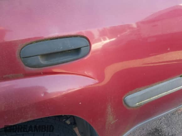 2002 Chevrolet TrailBlazer LS z VIN 1GNDT13S722423460, wystawiony jako IAAI lot #41401201 z przebiegiem 203 385 mil mil oraz . Historia ofert i sprzedaży dostępna na DreamBid. Obrazek 6.