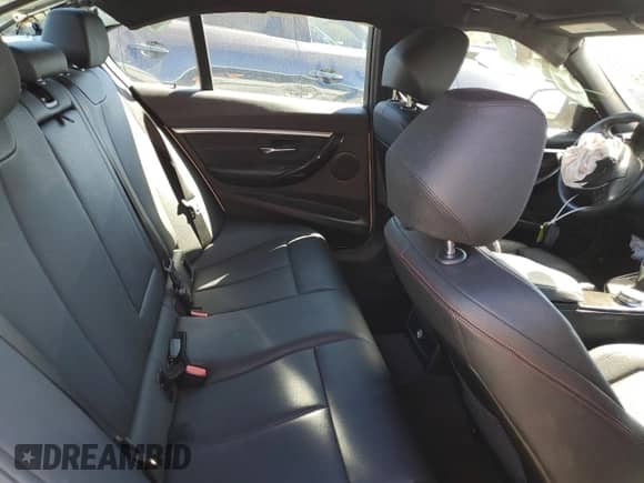 2018 BMW 3 Series 330i xDrive z VIN WBA8D9C50JA615675, wystawiony jako Copart lot #80582015 z przebiegiem 99 167 mil mil oraz Szkoda całkowita • Salvage title. Historia ofert i sprzedaży dostępna na DreamBid. Obrazek 10.