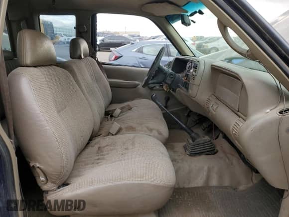 1998 Chevrolet Silverado 1500 z VIN 1GCEC19W5WE219400, wystawiony jako Copart lot #44355965 z przebiegiem Nie podano mil oraz Szkoda całkowita • Salvage title. Historia ofert i sprzedaży dostępna na DreamBid. Obrazek 7.