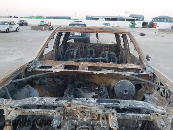 2018 GMC Sierra 1500 Denali z VIN 3GTU2PEJ6JG394672, wystawiony jako IAAI lot #43430556 z przebiegiem Nie podano mil oraz . Historia ofert i sprzedaży dostępna na DreamBid. Obrazek 10.