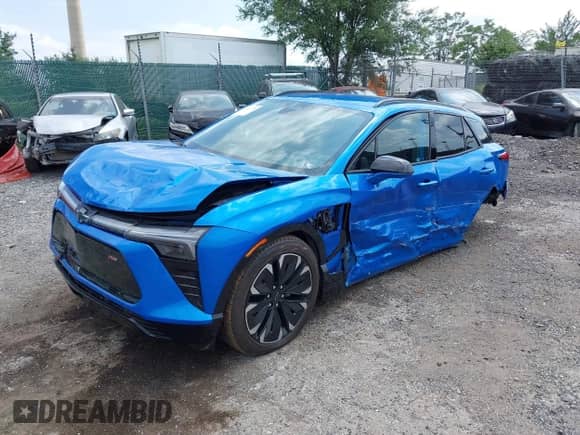 2024 Chevrolet Blazer EV eAWD RS z VIN 3GNKDCRJ6RS169804, wystawiony jako IAAI lot #42821779 z przebiegiem 10 039 mil mil oraz . Historia ofert i sprzedaży dostępna na DreamBid. Obrazek 2.