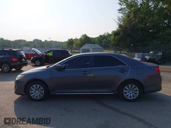 2013 Toyota Camry LE z VIN 4T1BD1FK5DU074343, wystawiony jako IAAI lot #42908273 z przebiegiem 180 827 mil mil oraz . Historia ofert i sprzedaży dostępna na DreamBid. Obrazek 14.