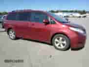 2012 Toyota Sienna LE AAS с VIN 5TDKK3DCXCS217873, выставлен на аукционе Copart как лот 84035195 с пробегом 147 923 миль миль и Списание • Salvage title. История ставок и продаж доступна на DreamBid. Изображение 4.