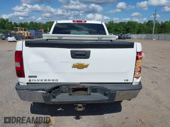 2012 Chevrolet Silverado 1500 LS z VIN 1GCRKREAXCZ307540, wystawiony jako IAAI lot #42354674 z przebiegiem 174 551 mil mil oraz . Historia ofert i sprzedaży dostępna na DreamBid. Obrazek 16.