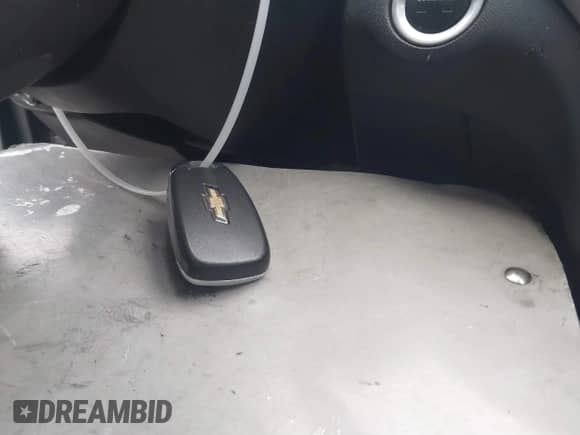 2020 Chevrolet Equinox LS z VIN 2GNAX5EV4L6141853, wystawiony jako IAAI lot #41183203 z przebiegiem 134 763 mil mil oraz . Historia ofert i sprzedaży dostępna na DreamBid. Obrazek 11.