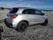 2021 Mitsubishi Outlander ES z VIN JA4APUAU2MU002446, wystawiony jako Copart lot #71511355 z przebiegiem 27 909 mil mil oraz Szkoda całkowita • Salvage title. Historia ofert i sprzedaży dostępna na DreamBid. Obrazek 3.