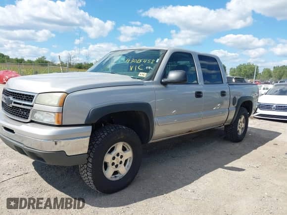 2007 Chevrolet Silverado 1500 LS с VIN 2GCEK13V271122242, выставлен на аукционе IAAI как лот 43086896 с пробегом 171 535 миль миль и . История ставок и продаж доступна на DreamBid. Изображение 17.