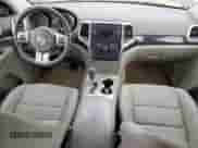 2012 Jeep Grand Cherokee Laredo z VIN 1C4RJFAG5CC202791, wystawiony jako Copart lot #86040175 z przebiegiem 206 265 mil mil oraz Szkoda całkowita • Salvage title. Historia ofert i sprzedaży dostępna na DreamBid. Obrazek 8.