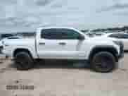 2024 Chevrolet Colorado 4WD Trail Boss с VIN 1GCPTEEKXR1321385, выставлен на аукционе IAAI как лот 42493511 с пробегом 4 929 миль миль и . История ставок и продаж доступна на DreamBid. Изображение 13.