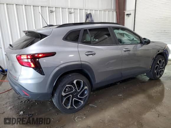 2024 Chevrolet Trax 2RS с VIN KL77LJE23RC199849, выставлен на аукционе Copart как лот 80202825 с пробегом 29 656 миль миль и Списание • Salvage title. История ставок и продаж доступна на DreamBid. Изображение 3.
