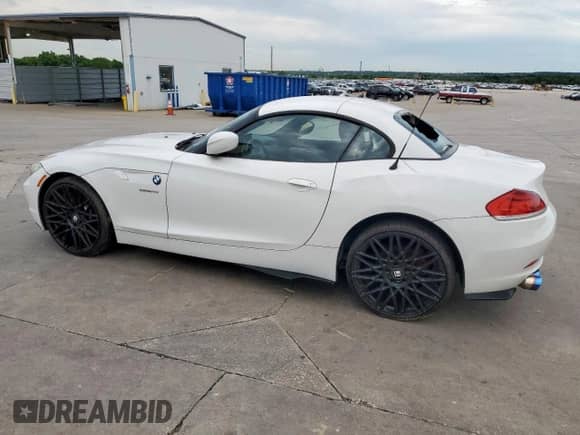 2013 BMW Z4 sDrive28i with VIN WBALL5C56DJ104465, listed as a Copart auction lot 60330215 with 123,353 mi miles and Clean title. Bid and sale history available at DreamBid. Image 2.