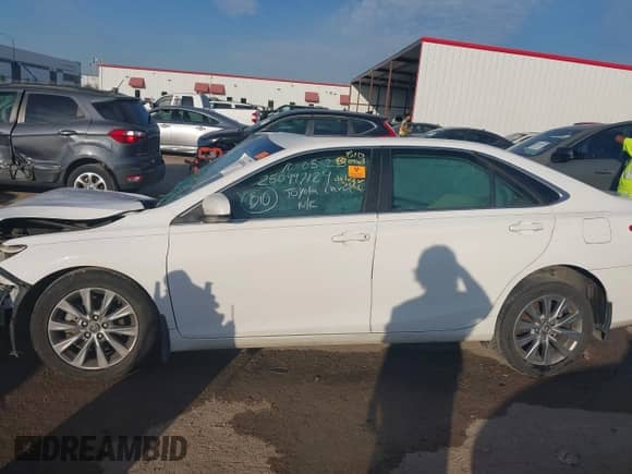 2016 Toyota Camry XLE с VIN 4T1BF1FK8GU576018, выставлен на аукционе IAAI как лот 43400636 с пробегом Не указан миль и . История ставок и продаж доступна на DreamBid. Изображение 12.