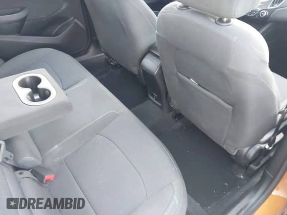 2017 Chevrolet Cruze LT с VIN 3G1BE6SM1HS612282, выставлен на аукционе IAAI как лот 43072805 с пробегом 95 508 миль миль и . История ставок и продаж доступна на DreamBid. Изображение 8.