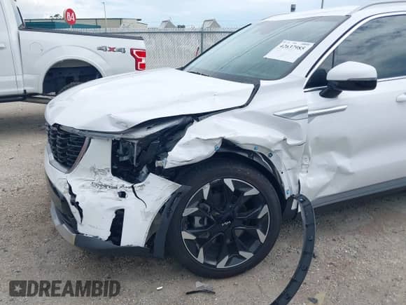 2025 Kia Sorento EX с VIN 5XYRH4JFXSG310180, выставлен на аукционе IAAI как лот 42637985 с пробегом 2 587 миль миль и . История ставок и продаж доступна на DreamBid. Изображение 6.