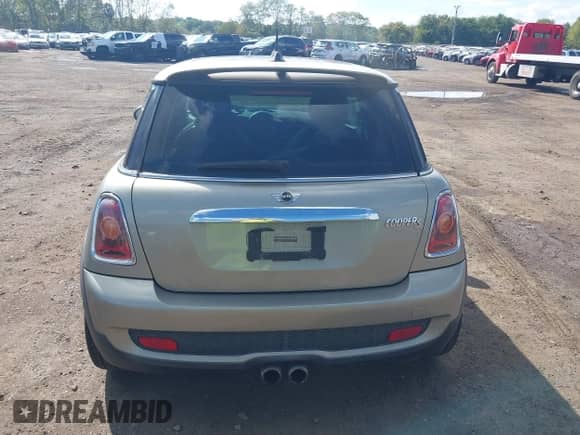 2008 MINI Hardtop S with VIN WMWMF73538TV35556, listed as a IAAI auction lot 43328105 with 113,334 mi miles and . Bid and sale history available at DreamBid. Image 16.