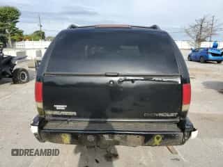 1997 Chevrolet Blazer LS z VIN 1GNDT13W2V2128712, wystawiony jako Copart lot #69841254 z przebiegiem 196 720 mil mil oraz Szkoda całkowita • Salvage title. Historia ofert i sprzedaży dostępna na DreamBid. Obrazek 6.