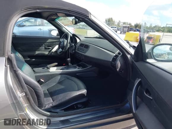 2003 BMW Z4 2.5i с VIN 4USBT33493LR65212, выставлен на аукционе IAAI как лот 43407089 с пробегом 62 649 миль миль и . История ставок и продаж доступна на DreamBid. Изображение 5.