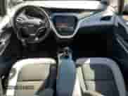 2017 Chevrolet Bolt EV LT z VIN 1G1FW6S0XH4175829, wystawiony jako Copart lot #70488133 z przebiegiem 30 865 mil mil oraz . Historia ofert i sprzedaży dostępna na DreamBid. Obrazek 8.