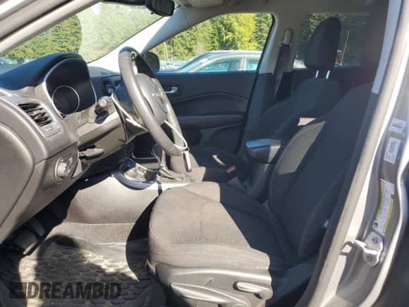 2020 Jeep Compass Sport z VIN 3C4NJDAB5LT107045, wystawiony jako Copart lot #86335665 z przebiegiem 62 880 mil mil oraz Szkoda całkowita • Salvage title. Historia ofert i sprzedaży dostępna na DreamBid. Obrazek 7.