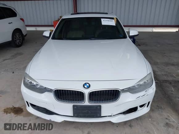 2013 BMW 3 Series 328i xDrive с VIN WBA3B5C52DF596840, выставлен на аукционе IAAI как лот 43258505 с пробегом Не указан миль и . История ставок и продаж доступна на DreamBid. Изображение 11.