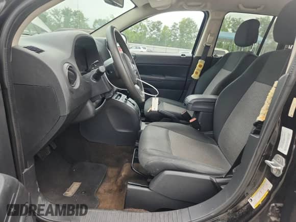 2014 Jeep Compass Sport с VIN 1C4NJCBA7ED515572, выставлен на аукционе Copart как лот 68657185 с пробегом 158 857 миль миль и Списание • Salvage title. История ставок и продаж доступна на DreamBid. Изображение 7.