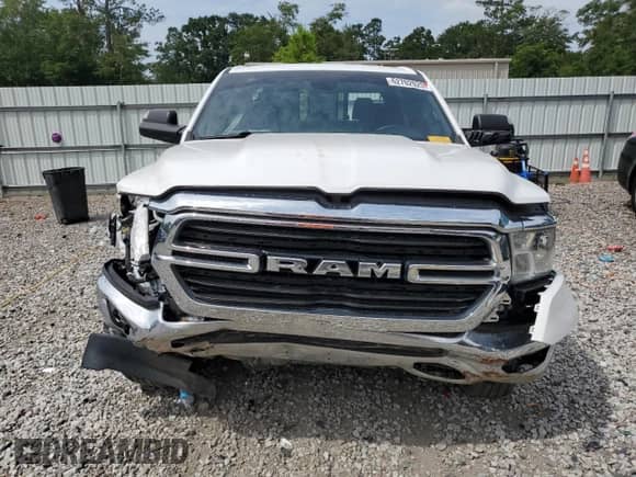 2021 Ram 1500 Lone Star z VIN 1C6RREMTXMN812565, wystawiony jako Copart lot #62702025 z przebiegiem 51 885 mil mil oraz Czysty tytuł • Clean title. Historia ofert i sprzedaży dostępna na DreamBid. Obrazek 5.