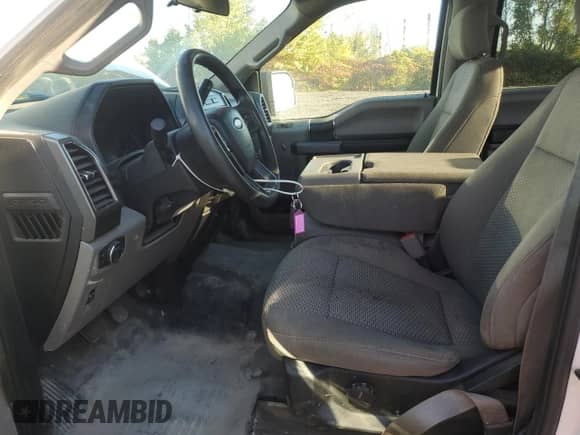 2019 Ford F-150 XL z VIN 1FTEW1EP3KFD19926, wystawiony jako Copart lot #84612175 z przebiegiem 191 113 mil mil oraz Czysty tytuł • Clean title. Historia ofert i sprzedaży dostępna na DreamBid. Obrazek 7.