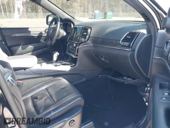 2021 Jeep Grand Cherokee Limited with VIN 1C4RJFBG6MC676961, listed as a IAAI auction lot 41898352 with 28,645 mi miles and . Bid and sale history available at DreamBid. Image 5.