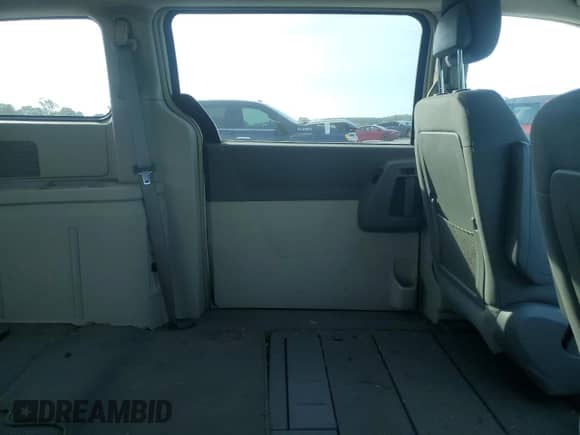 2010 Dodge Grand Caravan Crew с VIN 2D4RN6DX3AR490513, выставлен на аукционе Copart как лот 61179455 с пробегом 175 996 миль миль и Списание • Salvage title. История ставок и продаж доступна на DreamBid. Изображение 11.