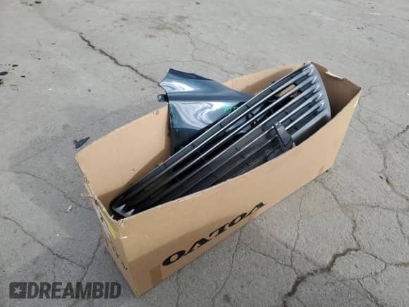 2015 Toyota Camry SE z VIN 4T1BF1FK4FU997605, wystawiony jako Copart lot #90106375 z przebiegiem 96 109 mil mil oraz Szkoda całkowita • Salvage title. Historia ofert i sprzedaży dostępna na DreamBid. Obrazek 12.