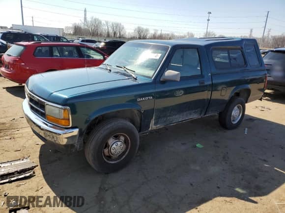 1993 Dodge Dakota z VIN 1B7GG26X4PS196484, wystawiony jako Copart lot #50980535 z przebiegiem 67 425 mil mil oraz Czysty tytuł • Clean title. Historia ofert i sprzedaży dostępna na DreamBid. Obrazek 1.
