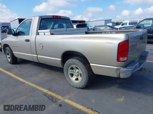 2003 Dodge 1500 ST z VIN 1D7HA16N93J658896, wystawiony jako IAAI lot #43021273 z przebiegiem 282 251 mil mil oraz . Historia ofert i sprzedaży dostępna na DreamBid. Obrazek 3.