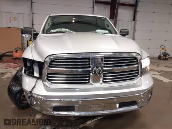 2017 Ram 1500 Big Horn z VIN 1C6RR6LT2HS547932, wystawiony jako IAAI lot #41293077 z przebiegiem 111 714 mil mil oraz . Historia ofert i sprzedaży dostępna na DreamBid. Obrazek 13.