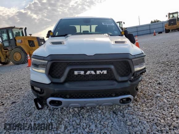 2019 Ram 1500 Rebel z VIN 1C6SRFLT5KN725405, wystawiony jako Copart lot #68399945 z przebiegiem 153 904 mil mil oraz Szkoda całkowita • Salvage title. Historia ofert i sprzedaży dostępna na DreamBid. Obrazek 5.