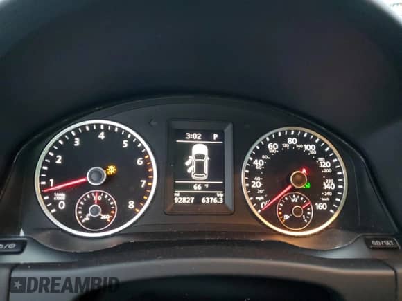 2017 Volkswagen Tiguan S с VIN WVGBV7AX8HK011192, выставлен на аукционе Copart как лот 58162685 с пробегом 92 827 миль миль и Списание • Salvage title. История ставок и продаж доступна на DreamBid. Изображение 9.