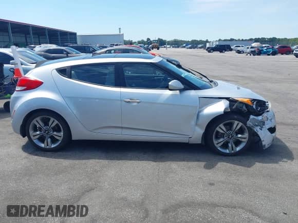 2012 Hyundai Veloster w/Gray Int z VIN KMHTC6AD0CU049684, wystawiony jako IAAI lot #43132772 z przebiegiem 114 146 mil mil oraz . Historia ofert i sprzedaży dostępna na DreamBid. Obrazek 13.