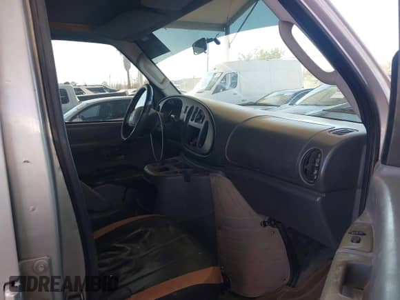 2003 Ford Econoline Cargo Recreational с VIN 1FDRE14W83HA74863, выставлен на аукционе IAAI как лот 42802680 с пробегом 226 408 миль миль и . История ставок и продаж доступна на DreamBid. Изображение 5.