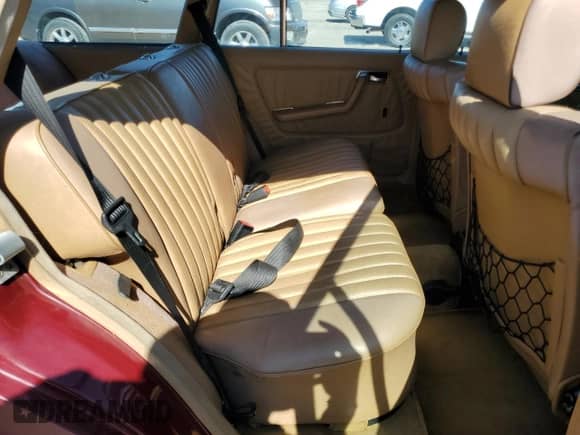 1985 Mercedes-Benz 300 с VIN WDBAB93C8FF038153, выставлен на аукционе Copart как лот 67288455 с пробегом 164 378 миль миль и Списание • Salvage title. История ставок и продаж доступна на DreamBid. Изображение 10.