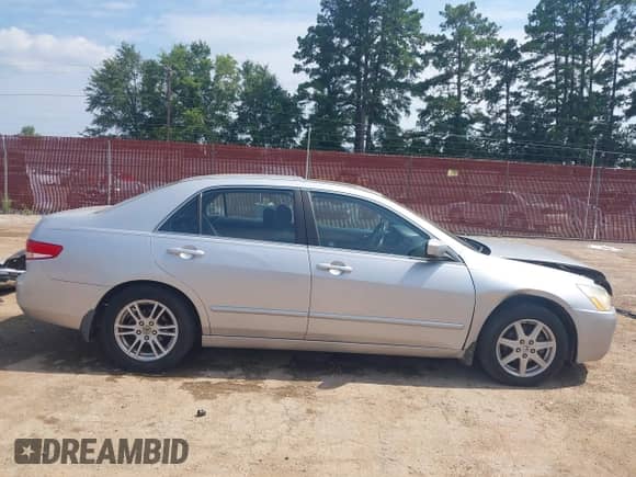 2003 Honda Accord EX z VIN 1HGCM66533A009461, wystawiony jako IAAI lot #42898064 z przebiegiem 172 862 mil mil oraz . Historia ofert i sprzedaży dostępna na DreamBid. Obrazek 13.