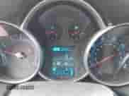 2013 Chevrolet Cruze 1LT z VIN 1G1PC5SB1D7269678, wystawiony jako IAAI lot #43396426 z przebiegiem 171 016 mil mil oraz . Historia ofert i sprzedaży dostępna na DreamBid. Obrazek 7.