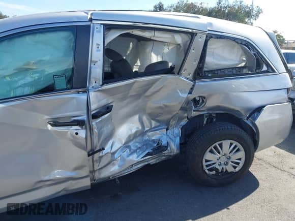 2014 Honda Odyssey LX с VIN 5FNRL5H22EB038114, выставлен на аукционе IAAI как лот 43045988 с пробегом Не указан миль и . История ставок и продаж доступна на DreamBid. Изображение 6.